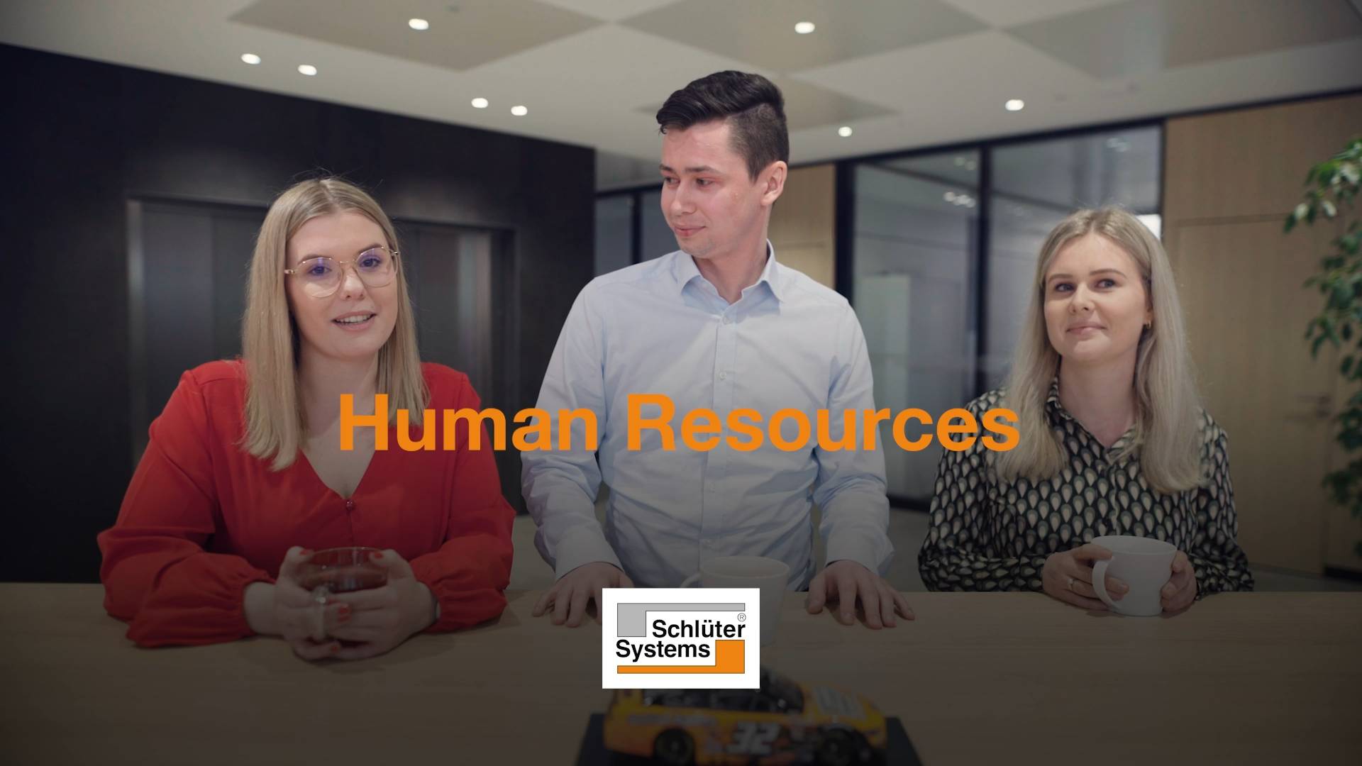 Behind the job: Human Resources bei Schlüter-Systems mit Sarah, Josua und Lena Vorschaubild